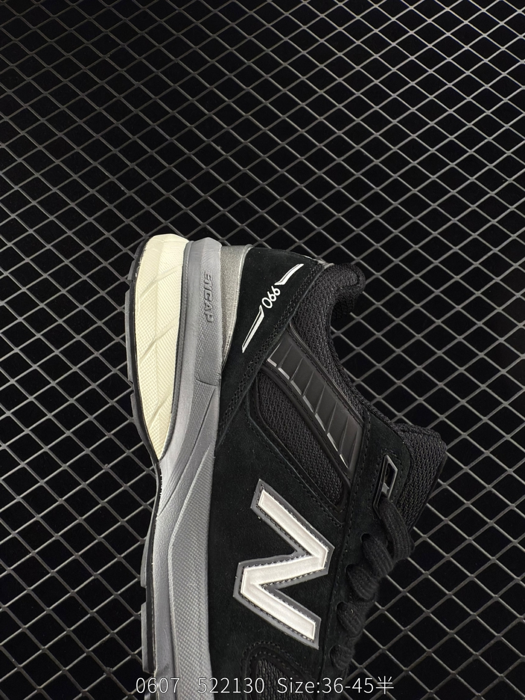 New Balance M990V5